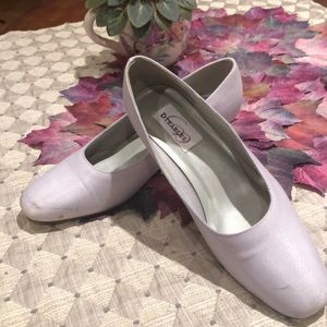 DYEABLE LIGHT GREY PUMPS